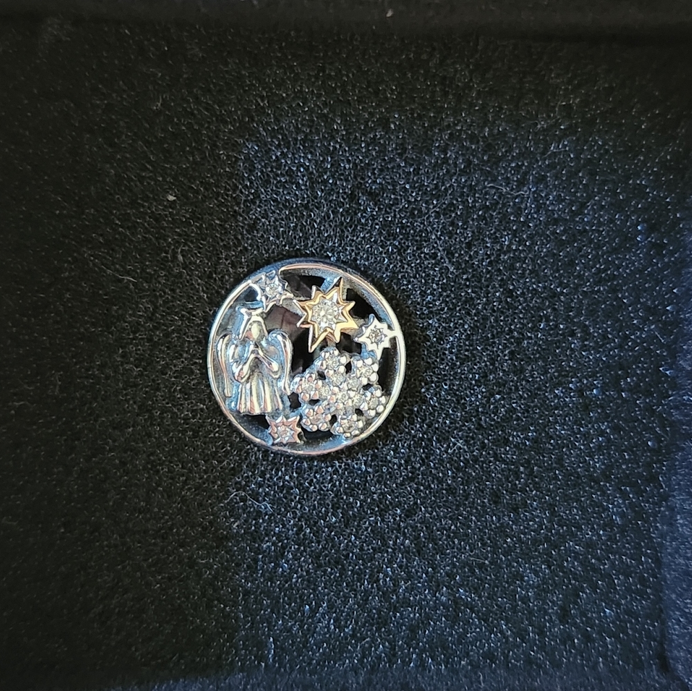 Pandora Christmas charm